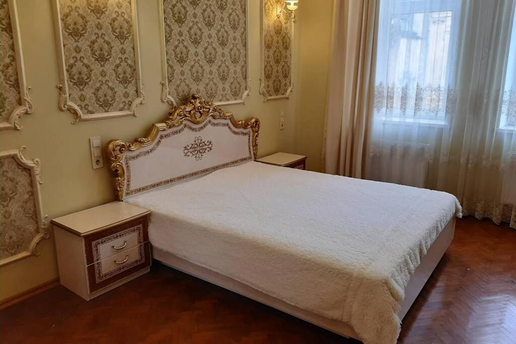 Квартира Возле Оперы Lviv Exterior foto
