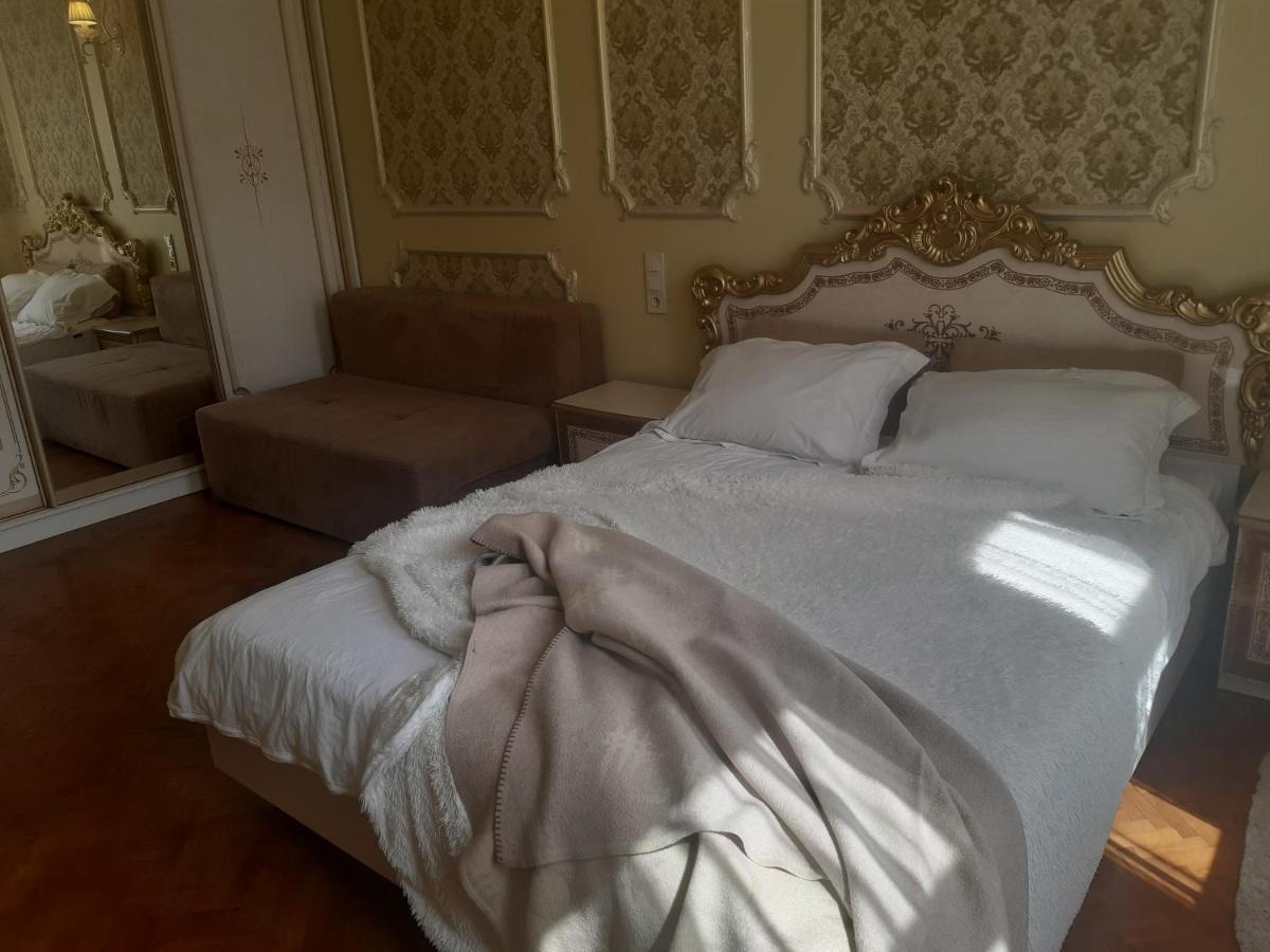 Квартира Возле Оперы Lviv Exterior foto